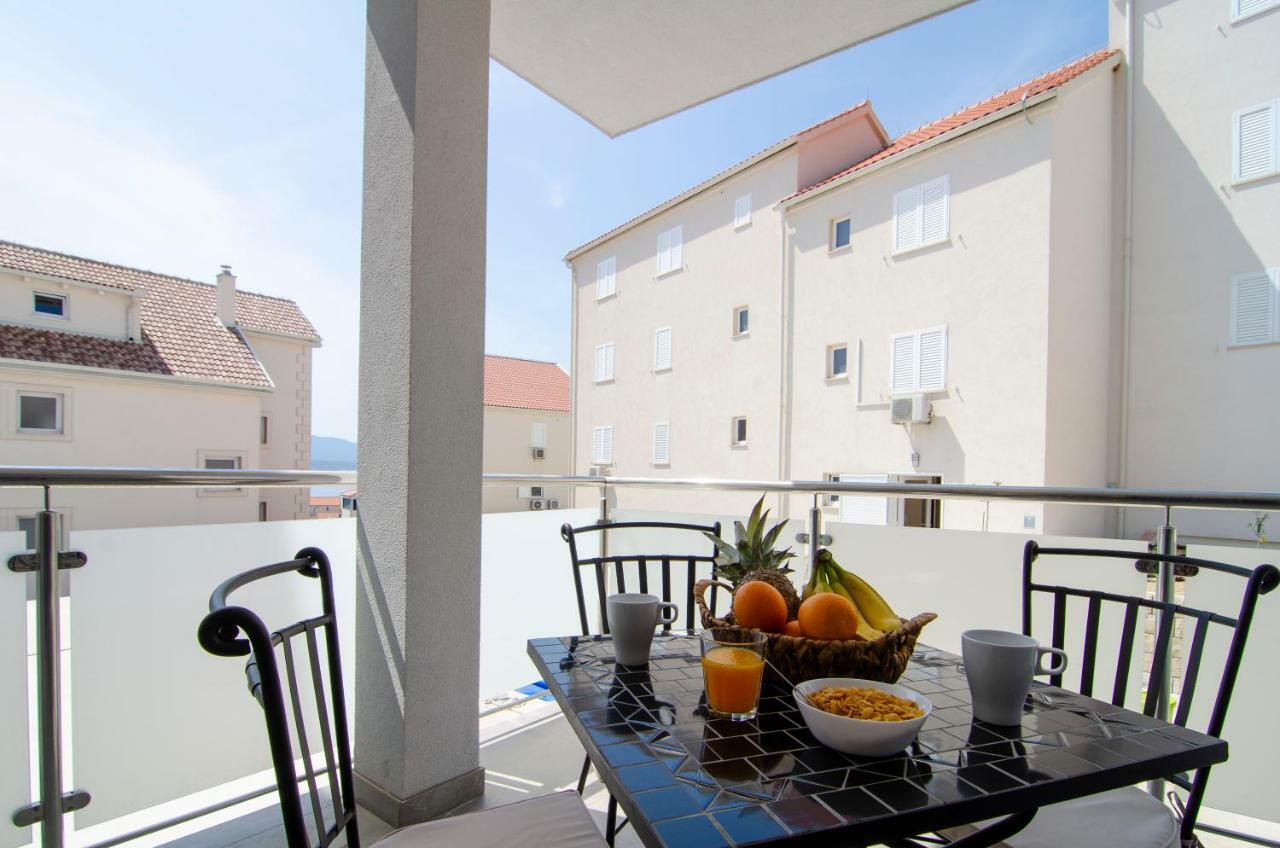 Apartments Sara 4 Bol Exterior foto